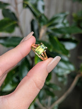 Load image into Gallery viewer, Huge 4.79ct Australian Parti sapphire in heavy 18ct yellow gold