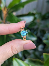 Load image into Gallery viewer, Bi-colour tourmaline in vintage 9ct yellow gold.