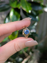 Load image into Gallery viewer, Sri Lankan sapphire in handmade 9ct yellow and white gold setting c1980s