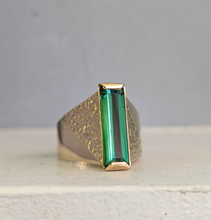 Load image into Gallery viewer, Vintage 1970s Brutalist tourmaline ring 9ct yellow gold