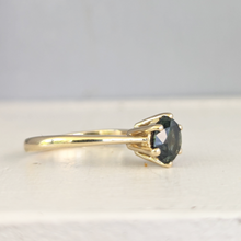 Load image into Gallery viewer, Vintage Parti sapphire solitaire ring in 9ct yellow gold