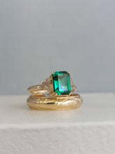 Load image into Gallery viewer, Patterned 18ct yellow gold band