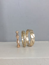 Load image into Gallery viewer, Vintage twist band 9ct yellow gold