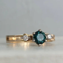 Load image into Gallery viewer, Vintage parti sapphire and diamomd 9ct gold