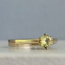 Load image into Gallery viewer, Yellow Australian sapphire 9ct gold ring