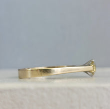 Load image into Gallery viewer, Yellow Australian sapphire 9ct gold ring