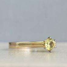 Load image into Gallery viewer, Yellow Australian sapphire 9ct gold ring