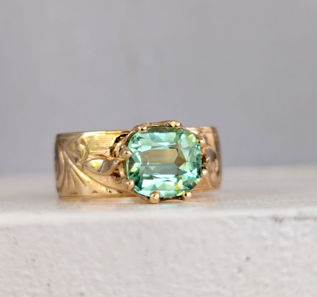 Vintage green tourmaline in wide acanthus engraved band 9ct