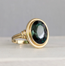 Load image into Gallery viewer, Vintage German green Spinel 8ct yellow gold
