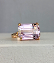 Load image into Gallery viewer, Vintage Russian lavender kunzite ring in rose gold 14ct
