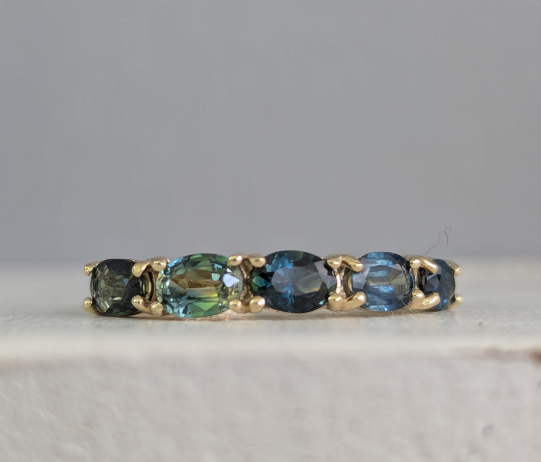 Australian harlequin parti sapphire band 9ct vintage yellow gold setting.