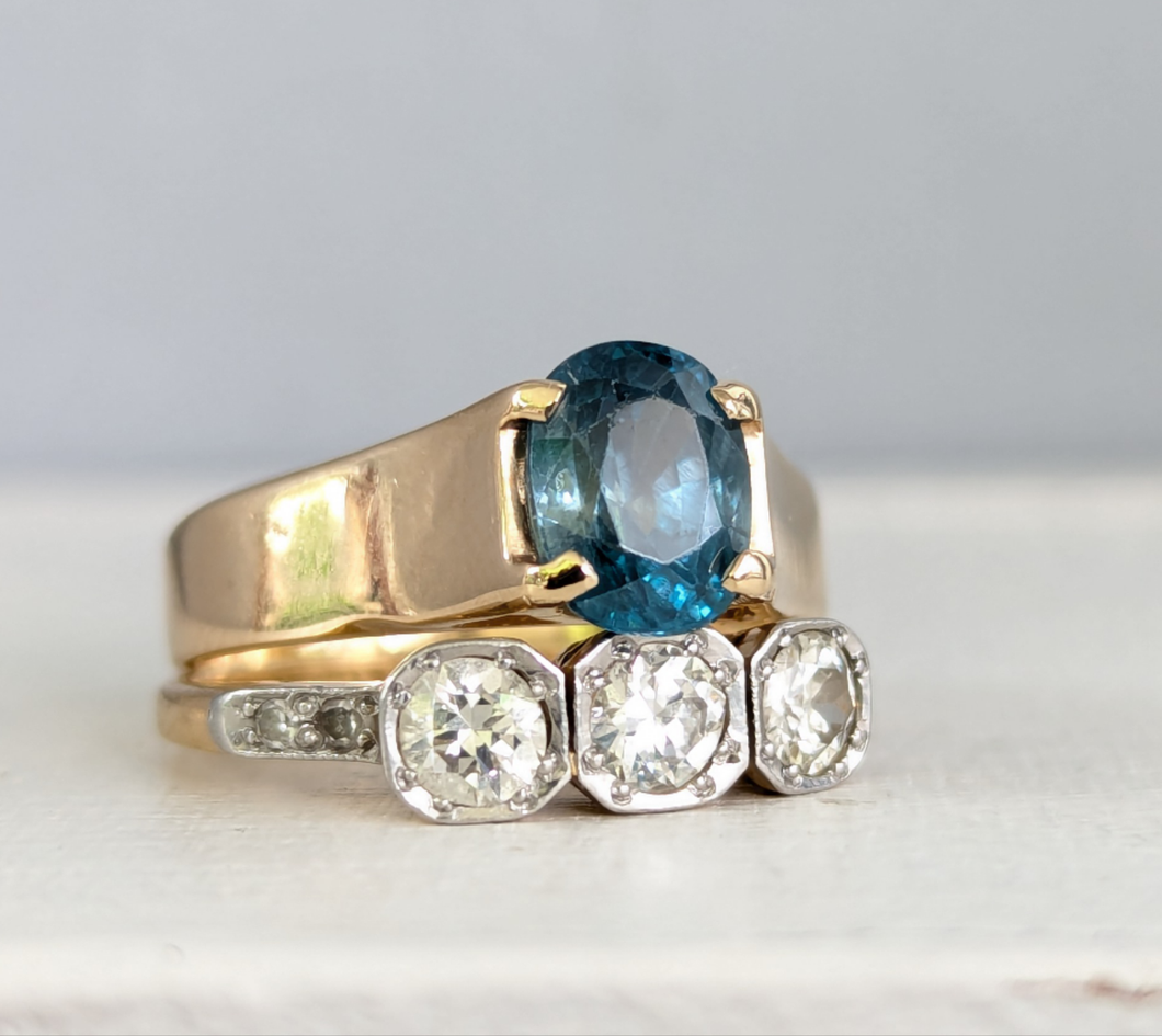 Vintage blue zircon 9ct ring