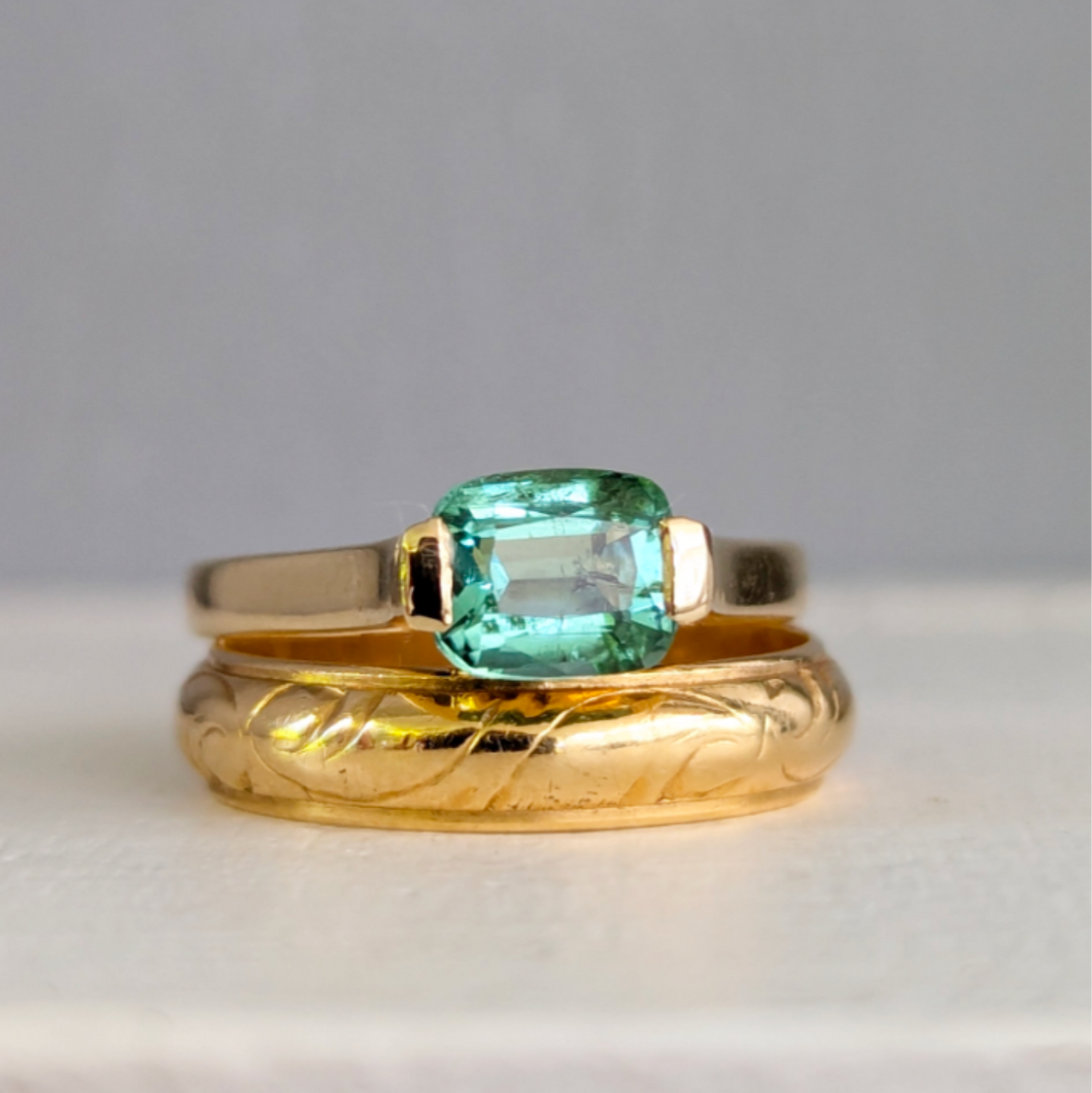 Sweet ocean blue green tourmaline in 9ct yellow gold