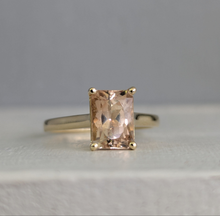 Load image into Gallery viewer, Vintage peach topaz in 9ct yellow gold ring
