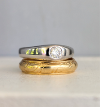 Load image into Gallery viewer, Vintage hammerset diamond in 9ct white gold
