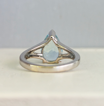 Load image into Gallery viewer, Aquamarine teardrop 💧 9ct white gold ring
