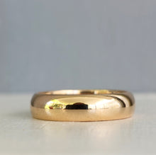 Load image into Gallery viewer, Heavy Antique Australian band 18ct yellow gold
