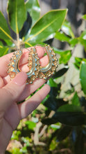 Load and play video in Gallery viewer, Vintage Unoaerre Italian Geometric hoops 9ct yellow gold.
