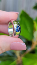 Load and play video in Gallery viewer, Vintage natural blue sapphire 9ct white gold dome band
