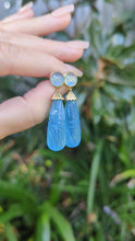 Load and play video in Gallery viewer, Opulent vintage hand carved Aquamarine drop earrings 10ct gold
