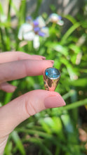 Load and play video in Gallery viewer, Aquamarine Cabochon signet in vintage 9ct yellow gold
