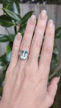 Load and play video in Gallery viewer, Pale blue 8ct aquamarine in chunky vintage silver
