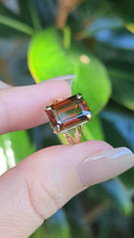 Load and play video in Gallery viewer, Vivid natural zircon in 9ct yellow gold vintage ring
