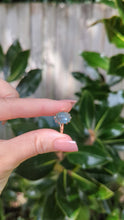 Load and play video in Gallery viewer, The aquamarine basket vintage 9ct yellow gold ring
