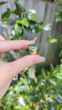 Load and play video in Gallery viewer, Glowing 2.05ct Australian parti sapphire &amp; diamond 9ct band c1980s
