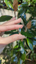 Load and play video in Gallery viewer, Bi-colour Australian sapphire in vintage sterling silver band
