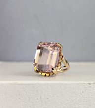 Load image into Gallery viewer, Breathtaking blush pink kunzite c1960s in 9ct
