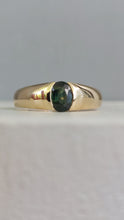 Load image into Gallery viewer, Forrest green vintage sapphire ring 9ct
