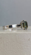 Load image into Gallery viewer, Olive Australian Sapphire in white gold 9ct
