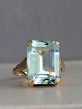 Load image into Gallery viewer, Vintage aquamarine cocktail ring c1960s in 9ct yellow gold.
