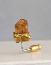 Load image into Gallery viewer, Authentic Andrew Grima 'Rock Revival' c1970 Citrine Crystal and 18ct Yellow Gold Stick Pin.
