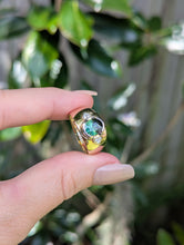Load image into Gallery viewer, Glowing 2.05ct Australian parti sapphire &amp; diamond 9ct band c1980s
