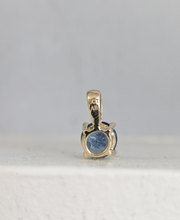 Load image into Gallery viewer, Luminous Teal Montana Sapphire 9ct yellow gold
