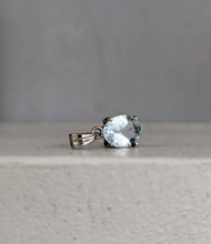 Load image into Gallery viewer, Ocean pool vintage aquamarine pendant 9ct white gold

