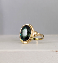 Load image into Gallery viewer, Vintage German green Spinel 8ct yellow gold
