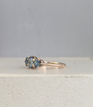 Load image into Gallery viewer, c1930s Australian sapphire trilogy in 9ct rosey yellow gold.
