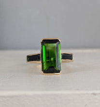 Load image into Gallery viewer, Tantalising vintage tourmaline ring in 14ct yellow gold
