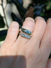 Load image into Gallery viewer, Bi-colour Australian sapphire in vintage sterling silver band
