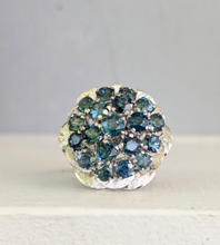 Load image into Gallery viewer, Vintage c1970s Australian parti sapphire flower cluster in silver.
