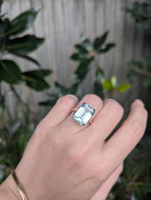 Load image into Gallery viewer, Vintage aquamarine cocktail ring c1960s in 9ct yellow gold.
