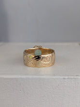 Load image into Gallery viewer, Vintage green tourmaline in wide acanthus engraved band 9ct
