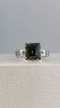 Load image into Gallery viewer, Olive Australian Sapphire in white gold 9ct
