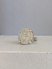 Load image into Gallery viewer, Vintage sterling silver Threepence &#39;Joey&#39; 1921 Ring
