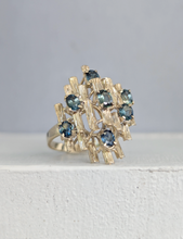 Load image into Gallery viewer, c1970s Brutalist Australian sapphire ring in 14k yellow gold
