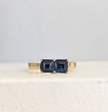 Load image into Gallery viewer, Blue sapphire vintage Australian toi et moi 18ct gold
