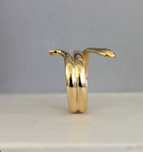 Load image into Gallery viewer, Serious serpent ring with parti sapphire 14k yellow gold
